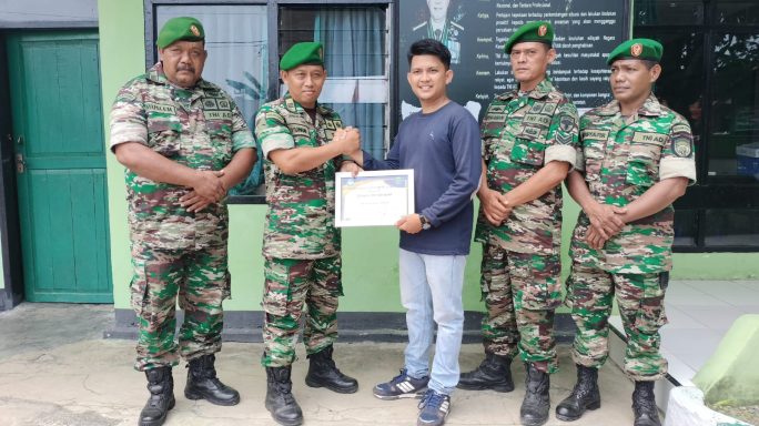 Sukses Raih Juara, Pemuda Gampong Paloh Jeurla Terima Penghargaan Dari Koramil Sakti