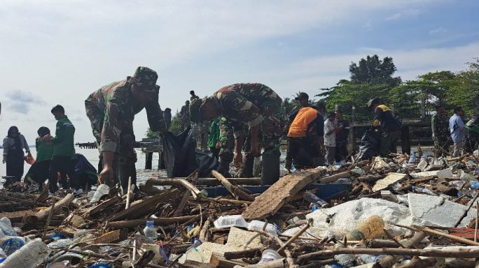 TNI – Polri Bersama Pemda Aceh Barat Menggelar Aksi Bersih – Bersih