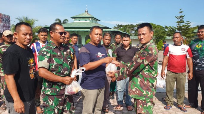 Dandim 0111/Bireuen Bagikan Daging Meugang kepada Personel