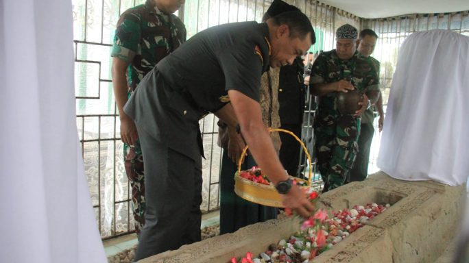 Mayjen TNI Mohamad Hasan ziarah ke Makam Syiah Kuala sebelum meninggalkan Aceh