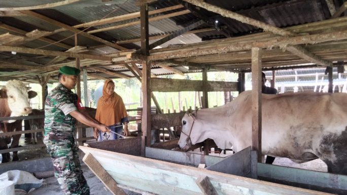Babinsa Dan Bhabinkamtibmas Cek Kesehatan Ternak Warga Binaan