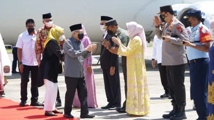 Pangdam IM Sambut Kedatangan Wapres RI di Bandara SIM