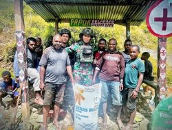 Peduli kepada Warga Binaan, Satgas Pamtas RI – PNG Kewilayahan Yonif RK 113/JS berbagi Beras