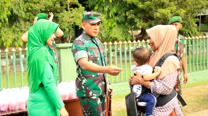 Danrindam Iskandar Muda bersama Persit Menabur Berkah di Bulan Suci Ramadhan