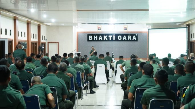 Kahubdam Iskandar Muda Paparkan Materi Langkah-langkah Stategis untuk Tingkatkan Nilai Kinerja Anggaran (NKA) di Korem 012 / TU