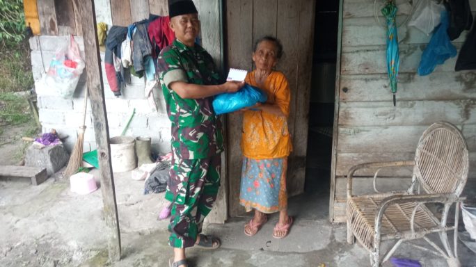Kodim 0119/BM Salurkan zakat fitrah 1 Syawal 1444 H. Kepada Masyarakat