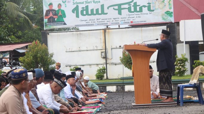 Bersama Masyarakat Sekitar, Kodim 0107/Asel Gelar Shalat Idhul Fitri 1444 H di Lapangan Makodim
