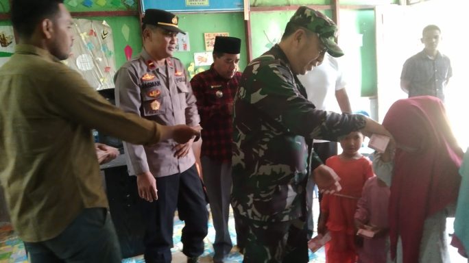 Berbagi Berkah di Bulan Ramadhan, Danramil 17/Idt Hadiri Santunan Anak Yatim Desa Alue Lhok