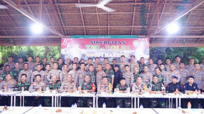 Sinergitas TNI-Polri, Personel Kodim 0102/Pidie dan Polres Ngopi Bareng