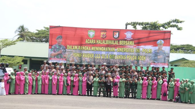 TINGKATKAN SINERGITAS TNI POLRI, YONIF RAIDER 112/DJ DAN DITLANTAS POLDA ACEH HALAL BIHALAL BERSAMA