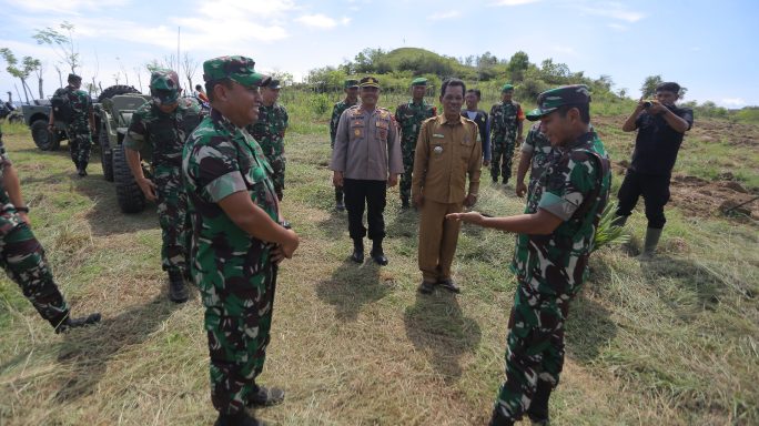 Pangdam IM meninjau lahan I’M Jagong di Wilayah Kec. Kota Cot Gle, Kab. Aceh Besar.
