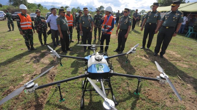 Pangdam IM Uji Drone Spraying Type EFT E16 20 Liter untuk tingkatkan Produktivitas Petani