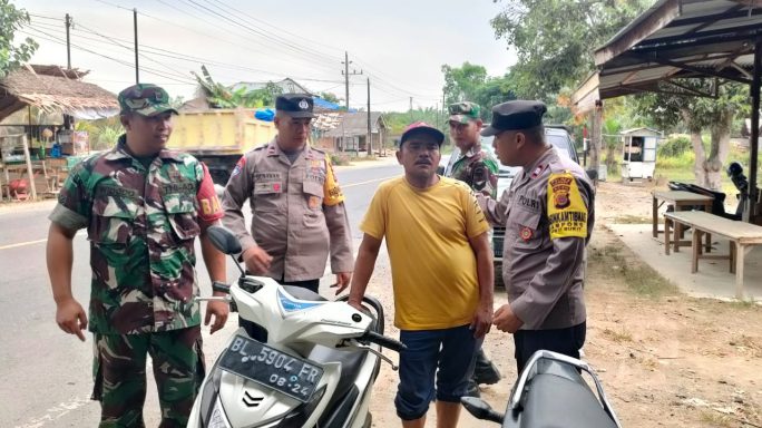 Selalu Kompak, Babinsa Dan Bhabinkamtibmas Komsos Bersama Dengan Warga Binaan