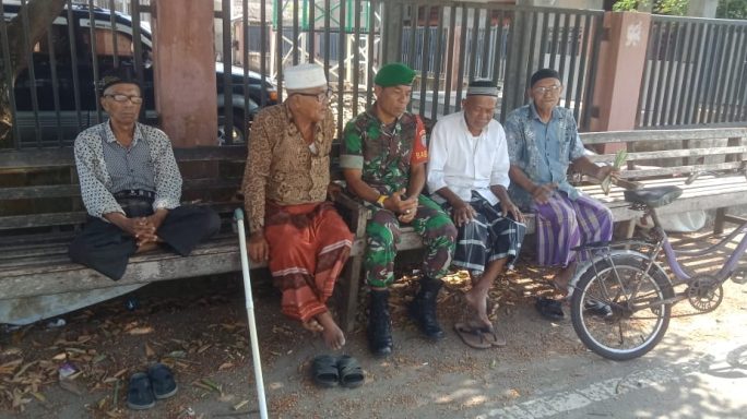 Babinsa Jalin Komunikasi dengan Warga, di Wilayah Desa Binaan