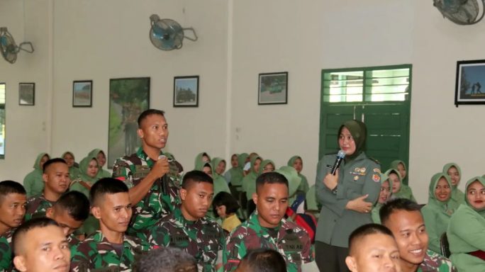 PRAJURIT DAN PERSIT YONIF RAIDER 112/DJ TERIMA SOSIALISASI PSIKOLOGI