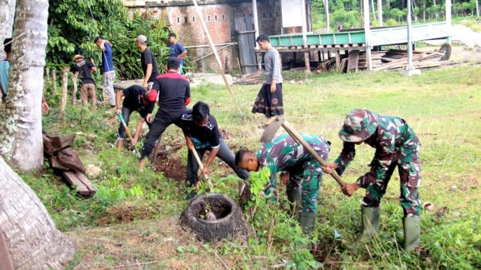 KARYA BHAKTI TNI SATNONKOWIL,YONIF RAIDER 112/DJ BANTU MENGATASI KESULITAN RAKYAT