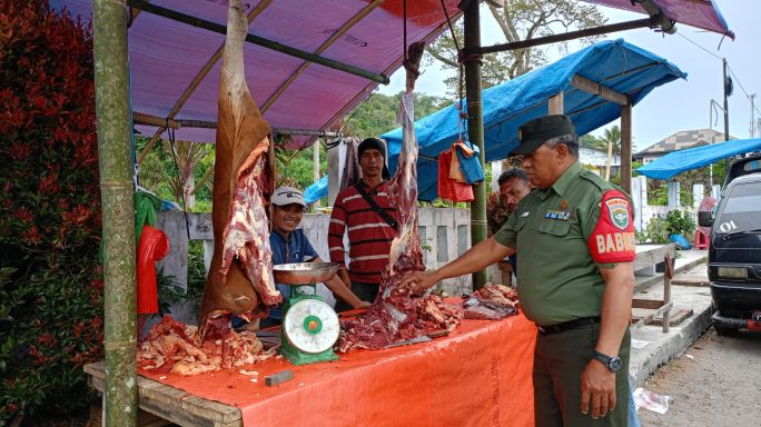 Babinsa: Pantau Harga Daging di Pasar