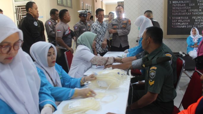 Memperingati HUT Bhayangkara Ke – 77, Anggota Kodim 0108/Agara Donor Darah