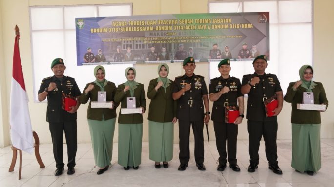 Komandan Korem 012/Teuku Umar Memimpin Upacara Sertijab Tiga Dandim
