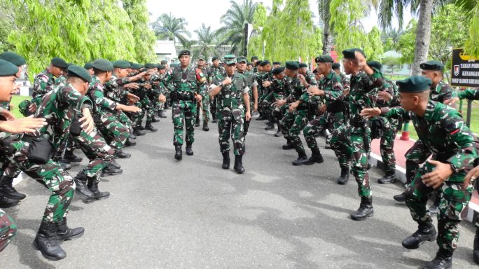 Asops Panglima TNI, Periksa Kesiapan Operasi Satgas Satuan Pamtas Wilayah Papua Batalyon RK 111/KB