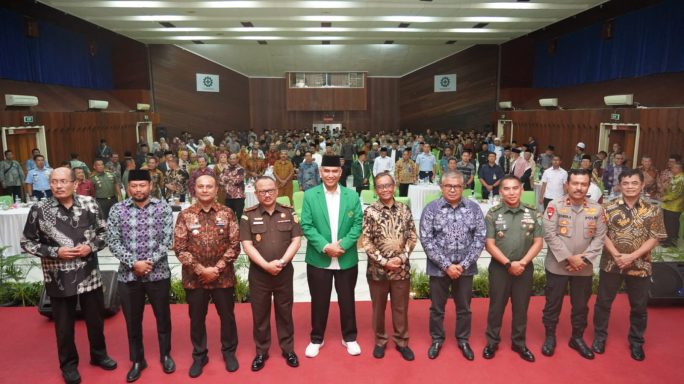 Kasdam IM mendampingi Menko Polhukam RI a.n. Prof, Dr. Mohammad Mahfud MD, S.H, S.U, M.I.P. dalam rangka menghadiri acara silaturahmi dengan Forkopimda Se Propinsi Aceh Beserta Ulama dan tokoh Masyarakat Pasee.