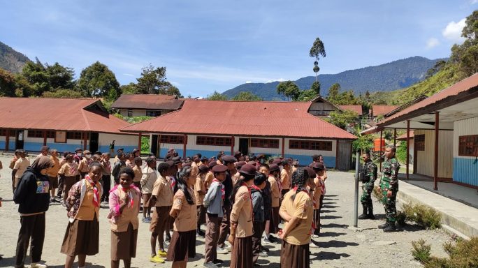 Satgas Yonif RK 115/ML Kembali Masuk ke Sekolah