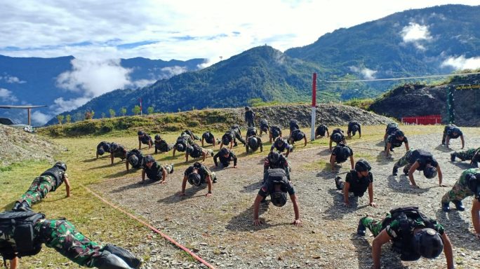 Satgas Yonif Raider Khusus 115/ML menjaga kebugaran dengan program kegiatan Raider Fit