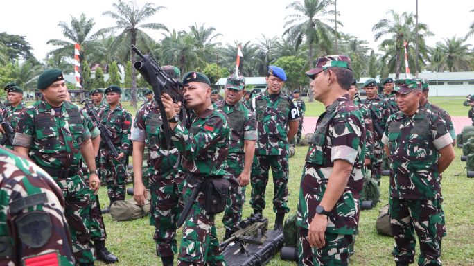 Asops Kasad Periksa Kesiapan Operasi Satuan Pamtas Wilayah Papua di Batalyon Infanteri RK 111/KB