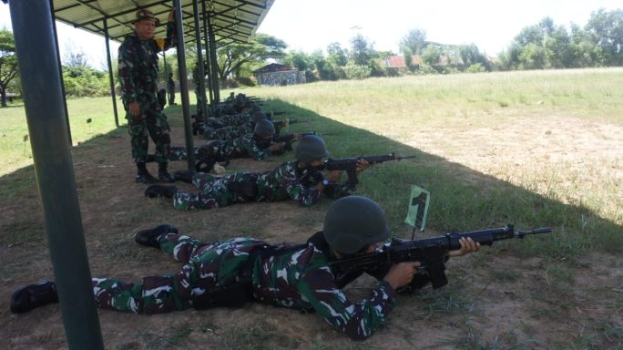 Secata Rindam IM melaksanakan Latihan Menembak