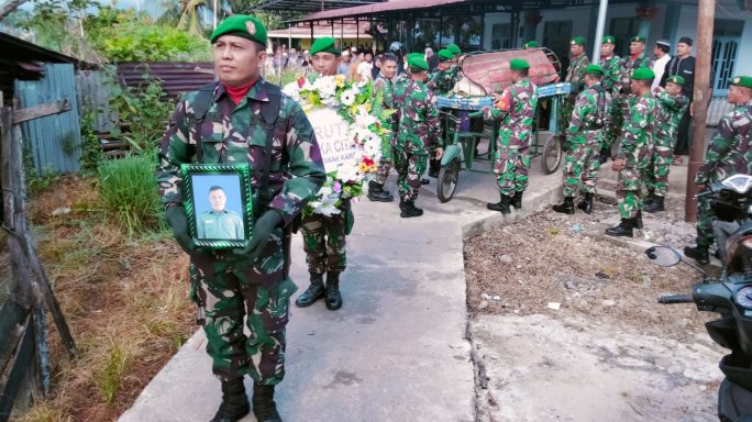 Danramil 03/Badar Kodim 0108/Agara Pimpin Upacara Pemakaman Militer