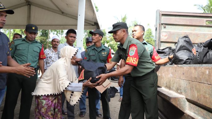 Kodim 0102/Pidie Salurkan 500 Paket Sembako Dari Mabes TNI Kepada Masyarakat