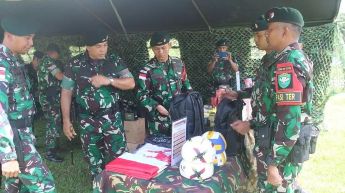 Danbrigif 25/Siwah Memeriksa Kesiapan Satgas Pamtas Statis RI-PNG Yonif Raider Khusus 111/Karma Bhakti