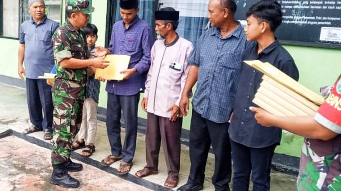 Apresiasi Kepada Warga Binternya, Danramil Sakti Berikan Piagam Kepada Peserta Lomba MTQ Tahun 2023