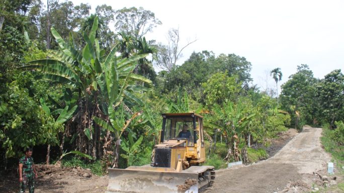 Percepat Pengerjaan Jalan Satgas TMMD Ke – 117 Kodim 0108/Agara Kerahkan Alat Berat