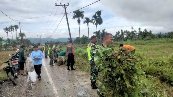 Musim Penghujan Telah Tiba Sinergitas TNI, POLRI Dan Muspika Laksanakan Kerja Bhakti