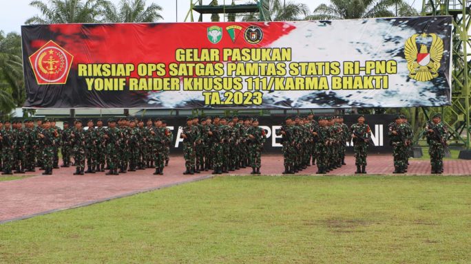 Hadiri Upacara Pemberangkatan Satgas Yonif RK 111/KB Pamtas RI-PNG, Begini Pesan Dandim 0104/Atim Kepada Para Prajurit