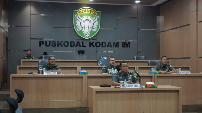 Kapoksahli Pangdam IM Hadiri Rakornis TMMD Ke-117 TA 2023 Secara Virtual di Ruang Puskodalops Makodam IM