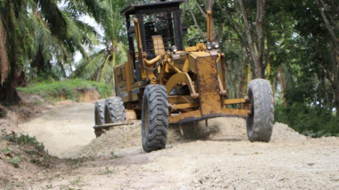 Maksimalkan Pencapaian Sasaran Fisik, Satgas TMMD Kodim Aceh Timur Terus Lakukan Penimbunan Jalan