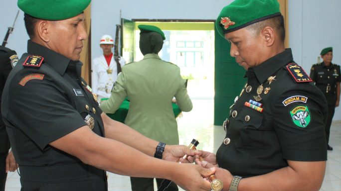 UPACARA PENYERAHAN JABATAN DANDODIKLATPUR DAN TRADISI SATUAN WARGA RINDAM IM