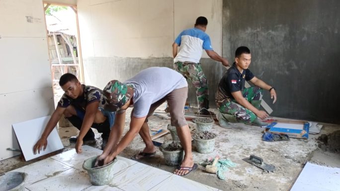 RTLH 1 Program TMMD Ke – 117 Kodim 0108/ Agara Tahap Pemasangan Keramik