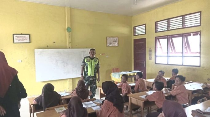 Serka Yulianto Memberi Materi Wasbang SD Negeri 1 Blangnisam