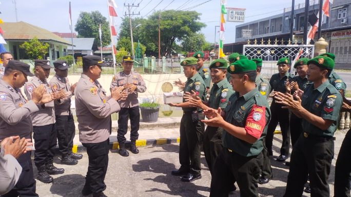 Peringati HUT Bhayangkara ke 77,Anggota Koramil Kunjungi Polsek Pidie