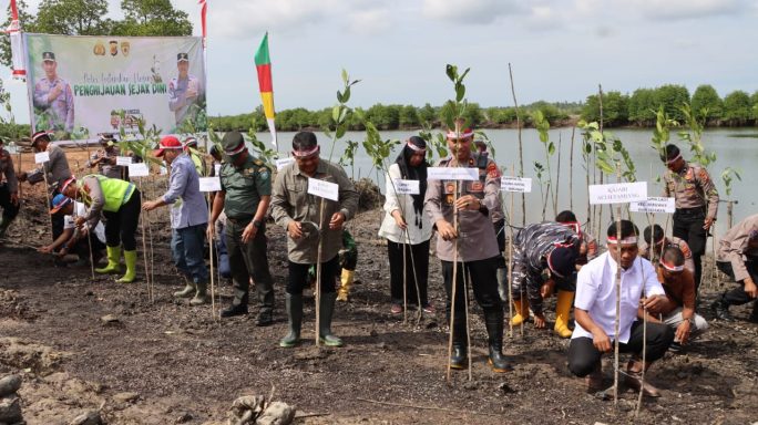 Pasi Intel Kodim 0117/Aceh Tamiang Hadiri Acara Penanaman Pohon Serentak Seluruh Indonesia