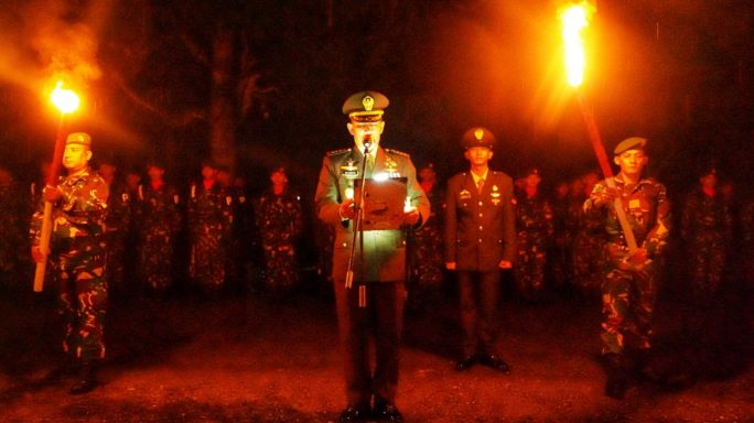 Danrem 012/TU Memimpin Apel Kehormatan dan Malam Renungan Suci Di Makam Pahlawan