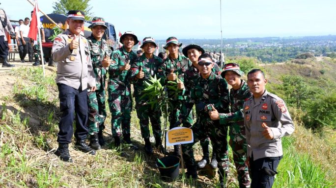 Prajurit Badak Hitam Yonif RK 113/JS, Gelar Aksi Penanaman Pohon Serentak.