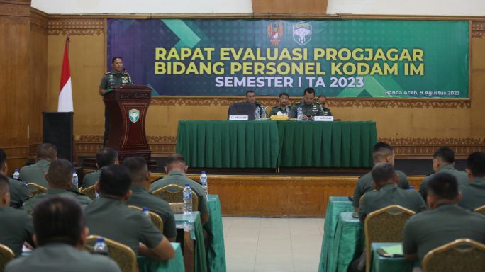 Evaluasi Kinerja Semester I Bidang Personel, Aspers Kasdam IM Pimpin Rapat Evaluasi.