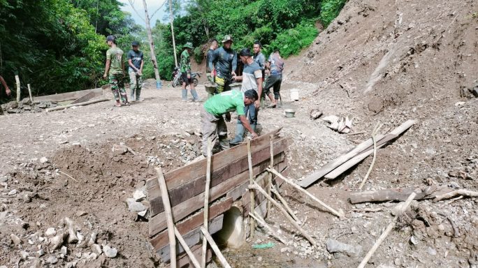Personil Satgas TMMD Reguler Ke -117 Kodim 0108/Agara Terus Kebut Pembuatan Kuping Gorong Gorong