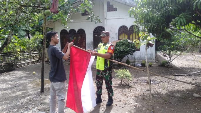 Sambut HUT RI Ke – 78, Babinsa Koramil 10/WB Masif Patroli Dan Sosialisasi Imbau Warga Binaan Pasang Bendera Di Depan Rumah Satu Bulan Penuh