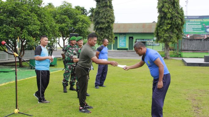 Dandim0108/Agara Beri Ucapan Selamat Ulang Tahun Kepada Anggota Yang Ulang Tahun