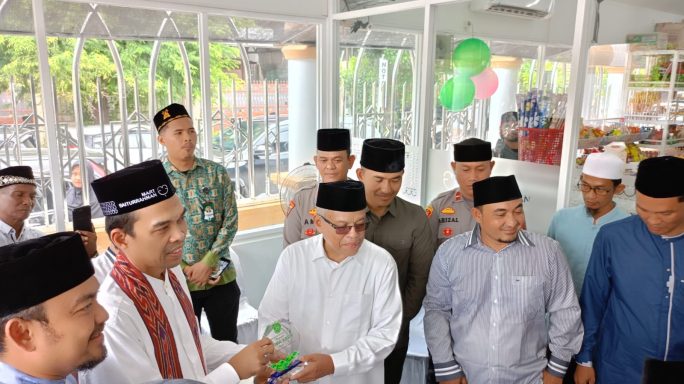 Dandim 0103/Aut Hadiri Peresmian Baiturrahman Mart oleh UAS